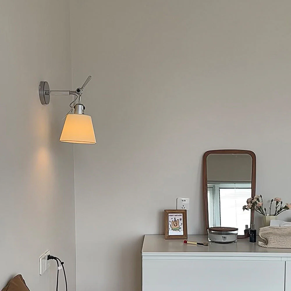 Stylish Adjustable Spotlight Wall Light - Image 2